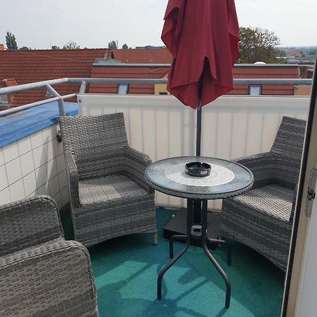 Dachgeschoss Apartment Mit Ausblick Halle  Exterior foto