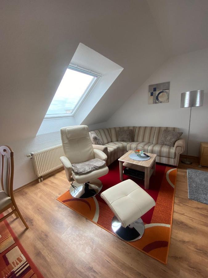 Dachgeschoss Apartment Mit Ausblick Halle  Exterior foto