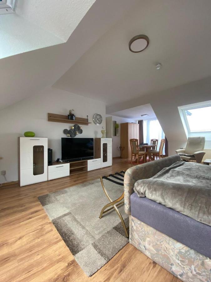 Dachgeschoss Apartment Mit Ausblick Halle  Exterior foto