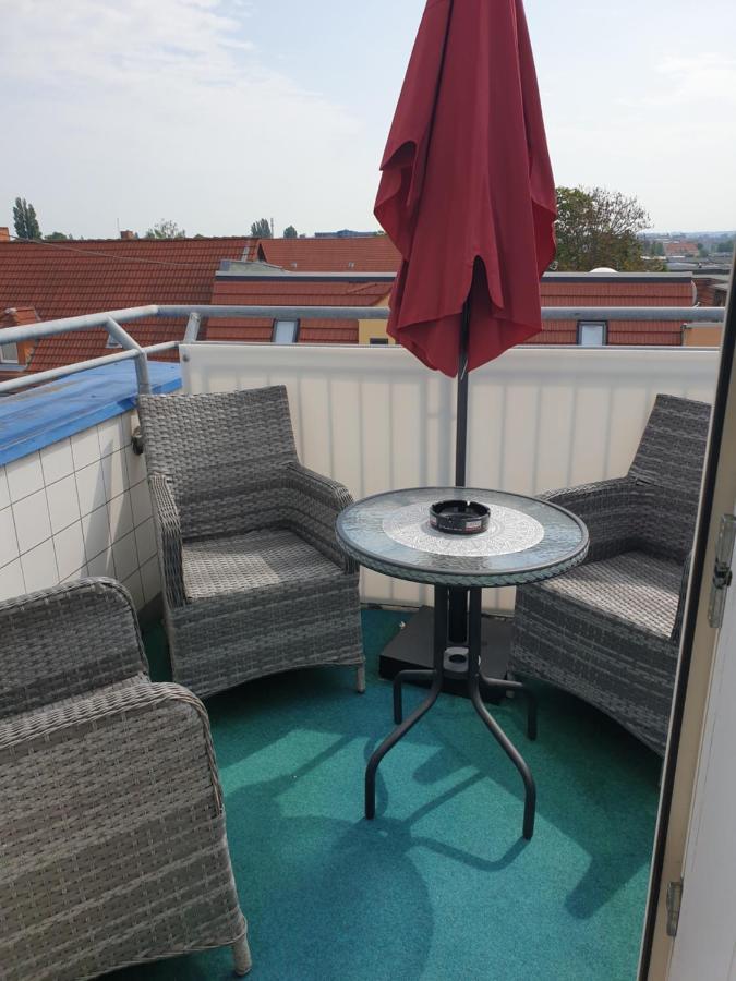 Dachgeschoss Apartment Mit Ausblick Halle  Exterior foto